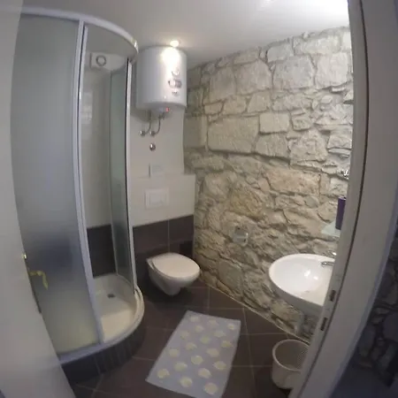 דירה Grgur Ninski - Renovated Stone House Studio ספליט