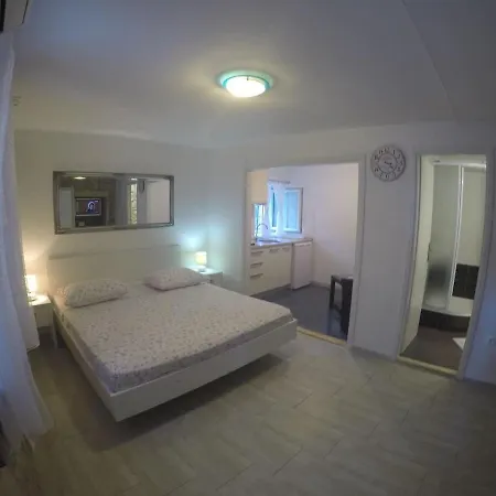 Grgur Ninski - Renovated Stone House Studio דירה